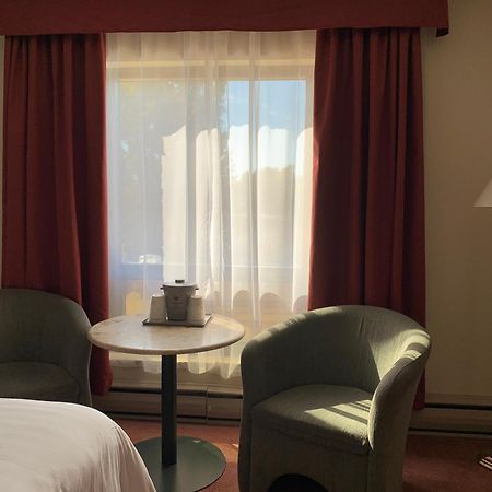 Hotels Gouverneur ทรัวส์-ริวิแยร์ ภายนอก รูปภาพ